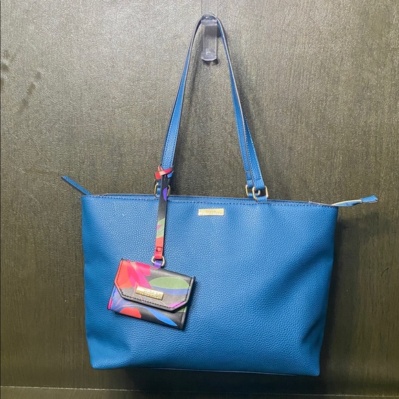 Trina Turk Blue Pebbled Faux Leather Tote/Purse Shoulder Bag with Colorful Pouch - Picture 2 of 16